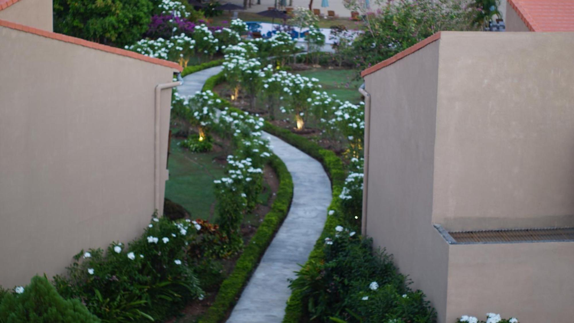 Hotel Luwansa 4*